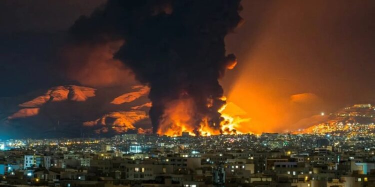 “Dëme të mëdha materiale”, përfshihet nga flakët impianti më i madh i gazit në Katar pas sulmeve nga Irani