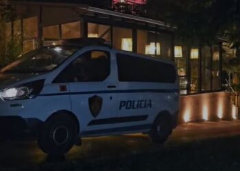 EMRAT / Plagosje në Shkodër, autori shkrep armën në servis dhe arratiset