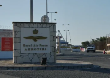 Irani godet në territor britanik, Starmer hap bazat ushtarake për amerikanët