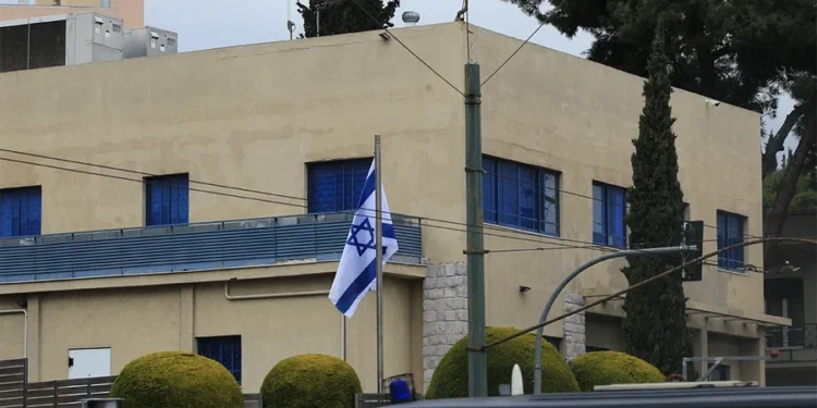 Irani kërcënon me goditje ndaj ambasadave izraelite në të gjithë botën pas sulmeve në Bejrut