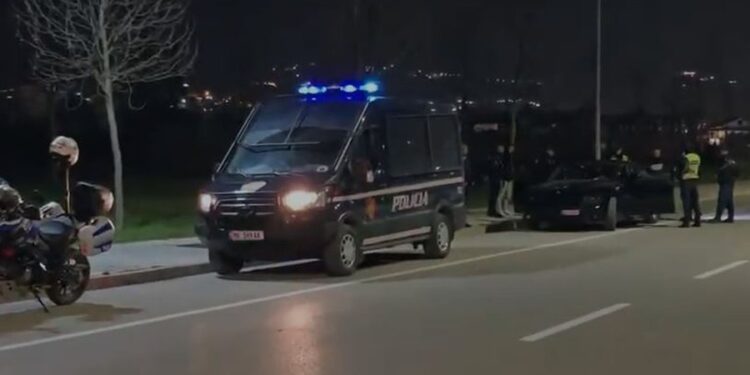 Policia blindon Vlorën, kontrolle të befasishme në automjete e persona të dyshimtë