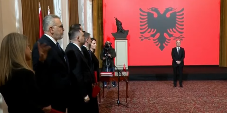 Nis ceremonia e betimit të 7 ministrave të rinj te Presidenti Begaj