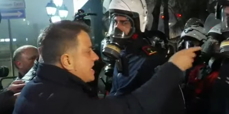 Noka përplaset me efektivët e policisë: Keni goditur Berishën, do ta paguani!