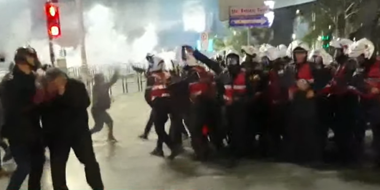 Protesta e PD-së/ Lëndohen dy efektivë të “Shqiponjave”, nisen drejt Spitalit Ushtarak