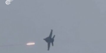 VIDEO dramatike, avioni luftarak amerikan F-18 gati rrëzohet nga raketa iraniane