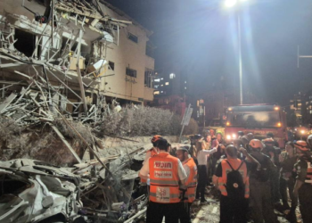 Sulmet iraniane në Izrael/ Raketat balistike bien pranë objektit bërthamor, mbi 16 të plagosur