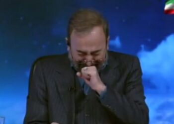 VIDEO / Gazetari iranian shpërthen në lot teksa jep lajmin për vrasjen e Khameneit