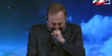 VIDEO / Gazetari iranian shpërthen në lot teksa jep lajmin për vrasjen e Khameneit