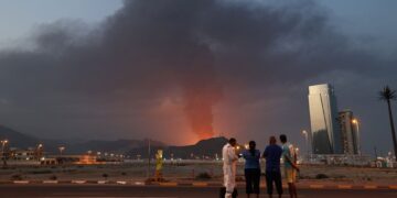 Vijojnë sulmet e Iranit mbi Dubai, një person vritet nga mbetjet e raketave