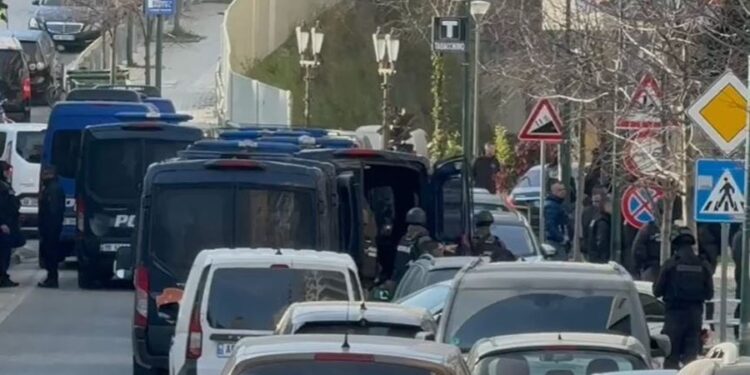 Detaje nga operacioni i SPAK në Vlorë, zbardhet një vrasje dhe lëshohen mbi 7 urdhër-arreste