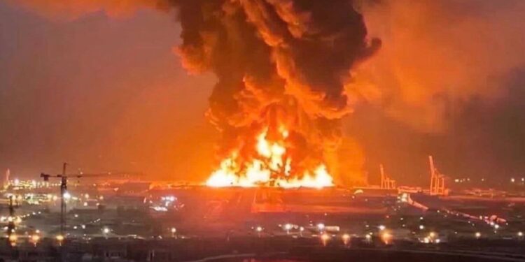 Sulm ndaj bazës amerikane në Irak, një pjesë e aeroportit të Erbilit në flakë (VIDEO)