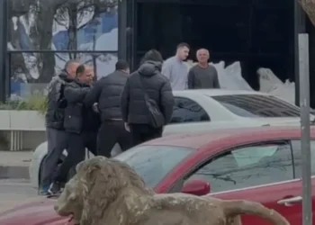 Sherr për parkimin, konflikti mes të rinjve në Ujin e Ftohtë përfundon me përplasje fizike