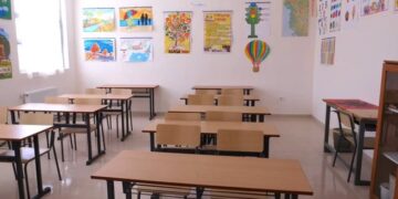 Akuzohen se nuk ndërhynë në konfliktin mes nxënësve, procedohen mësuesja dhe oficerja e sigurisë në një shkollë 9-vjeçare në Vlorë