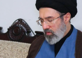 Ambasadori iranian në Qipro: Mojtaba Khamenei është plagosur në krahë, këmbë dhe shpatulla