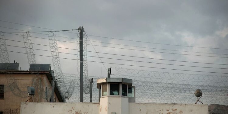 Dy të vdekur brenda ditës në burgun famëkeq të Koridhalosit, ku vuajnë dënimin edhe shumë shqiptarë