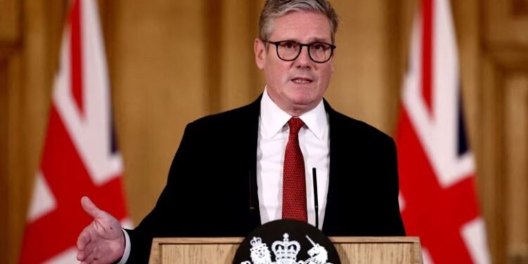 ‘Tërhiqet’ Britania, lejon SHBA të përdorin bazat e saj për sulme ndaj Iranit në Hormuz