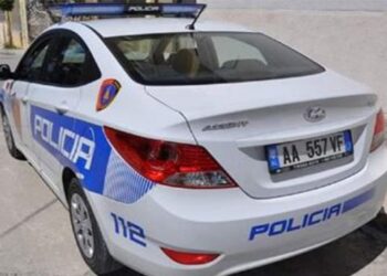 Parandalohet krimi në Shijak/ 39-vjeçari kanos me hanxhar dhe sulmon një person