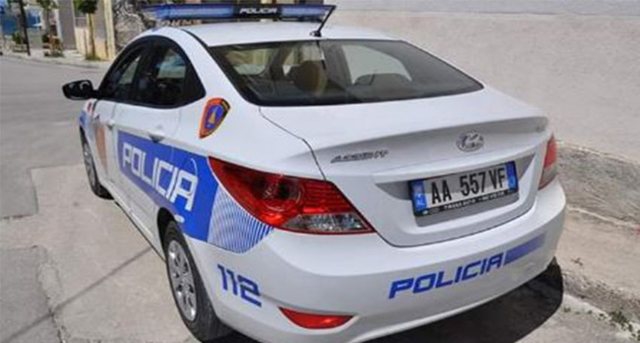 Parandalohet krimi në Shijak/ 39-vjeçari kanos me hanxhar dhe sulmon një person