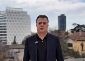 “Sot sfidojmë regjimin!”, Noka thirrje qytetarëve para protestës: S’ka fuqi më të madhe se një popull i bashkuar