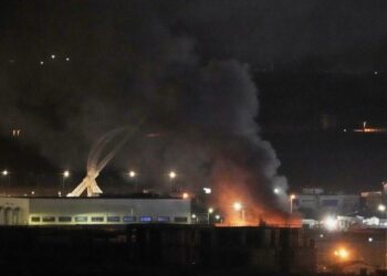 Irani sulmon një rafineri nafte në një qytet të Izraelit