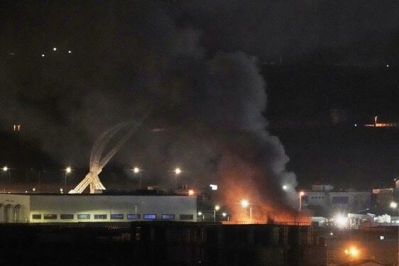 Irani sulmon një rafineri nafte në një qytet të Izraelit