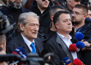 “Komunistë që keni marrë peng opozitën”, Kokalari nuk i ndahet Nokës: Berisha nuk është i djathtë…