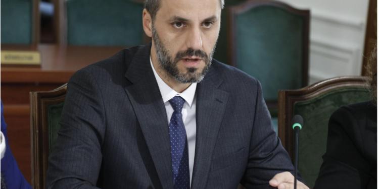 Lamallari firmos masat/ Gjoba ndaj 3 noterëve dhe 2 ndërmjetësve të pasurive të paluajtshme