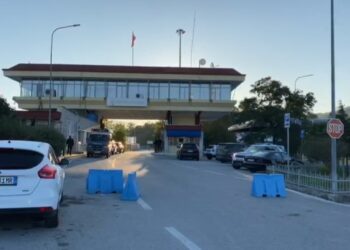 Do trafikonte 350 kg drogë drejt Greqisë, shpallet në kërkim pronari i kamionit