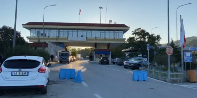 Do trafikonte 350 kg drogë drejt Greqisë, shpallet në kërkim pronari i kamionit