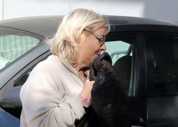 Vetëdorëzohet ish-deputetja e Agimit të Artë, Eleni Zaroulia! Lidhja e saj me krimin