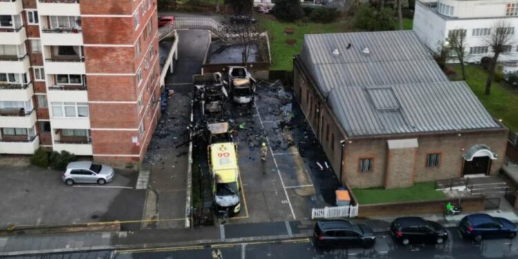 VIDEO / Sulm në Londër, digjen ambulancat e një organizate hebraike pranë një sinagoge