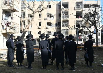 “Shi vdekjeje”/ Bombat thërrmuese iraniane sfidojnë mbrojtjen ajrore izraelite