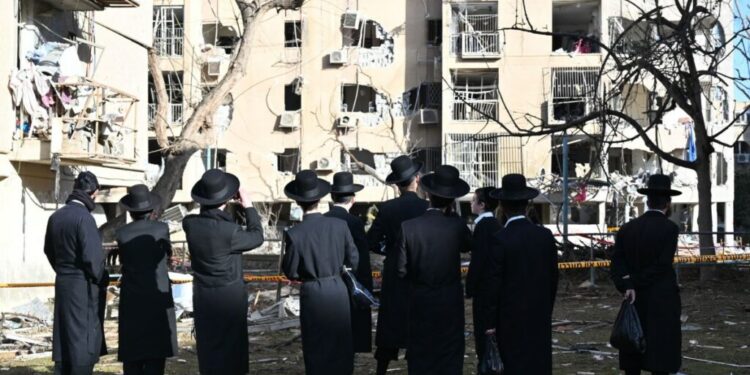 “Shi vdekjeje”/ Bombat thërrmuese iraniane sfidojnë mbrojtjen ajrore izraelite