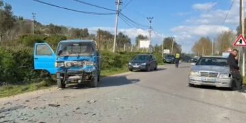 “Benz-i” përplaset me kamionçinën në aksin Fier-Lushnje, dy të lënduar