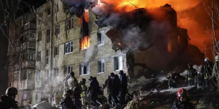 Rusia sulmon Ukrainën me raketë balistike, 10 të vrarë në Khrakiv