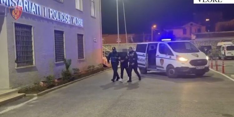 Arrestohet 35-vjeçari në Vlorë, policia i gjen në banesë fishekë dhe tritol
