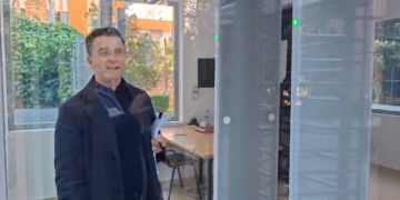 VIDEO / “Nuk ka shanse”! Shtyhet seanca e Braçes për shpifje, i padituri nuk paraqitet në GJKKO