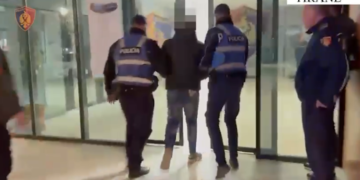 Lëvizte i armatosur, arrestohet 33-vjeçari në Tiranë