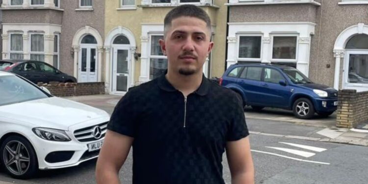 Angli/ Po ndihmonte në çmontimin e skelave, 19-vjeçari shqiptar bie nga lartësia, humb jetën në vend