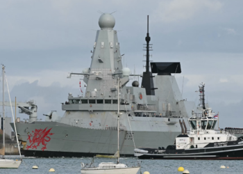 Britania shmang dërgimin e anijeve luftarake: Do ta pastrojmë Hormuzin me dronë