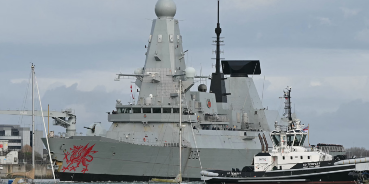 Britania shmang dërgimin e anijeve luftarake: Do ta pastrojmë Hormuzin me dronë