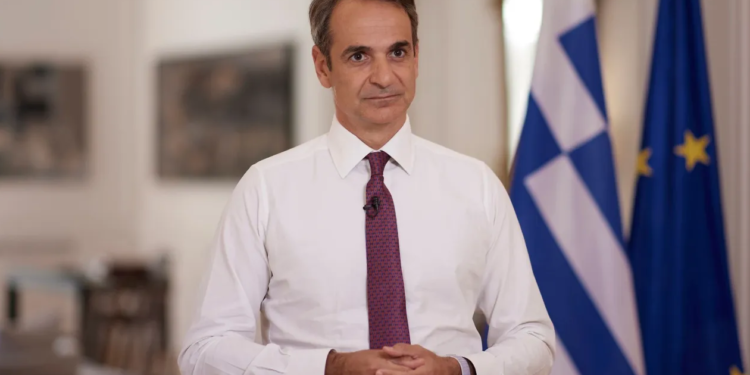 Rritja e çmimeve të karburanteve, Mitsotakis shpall paketën 300 milionë euro me masa lehtësuese