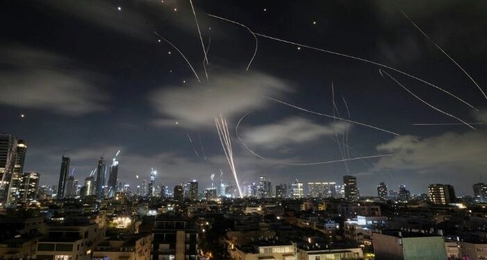 Përshkallëzohet lufta! Izraeli sulmon Teheranin dhe Bejrutin, Irani lëshon raketa e dronë drejt Tel Avivit