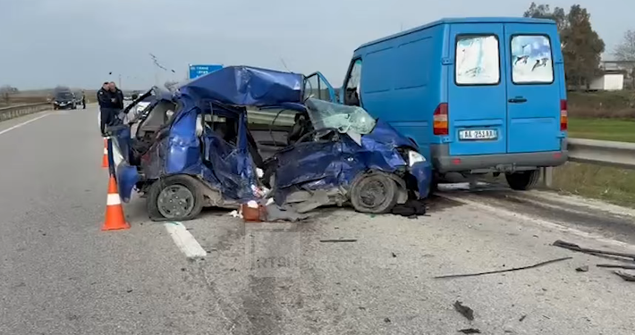 Aksidenti Tepelenë / Zbardhet dinamika, viktimën e zuri gjumi në timon. Arrestohet shoferi i benzit