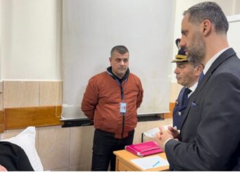 Lamallari viziton në spital policët e plagosur: Pabesi të përdorësh të miturit për të sulmuar me molotovë