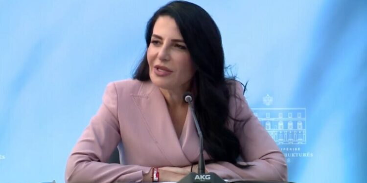 Balluku i dorëzon detyrën ministrit Enea Karakaçi: Nuk më ndihmon t’ju shoh përballë me emocion, por…