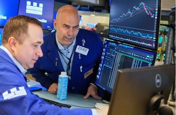 Fitime 50 mln $ para postimeve të Trump, dyshohet për manipulim tregu