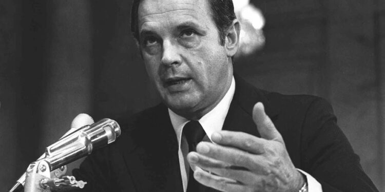 Ndahet nga jeta njeriu që zbuloi regjistrimet e Watergate dhe shkaktoi dorëheqjen e Nixon-it