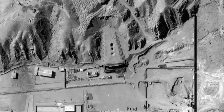 Izraeli godet një central bërthamor iranian, paralajmëron zgjerim të luftës në Liban