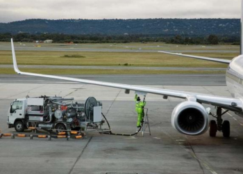 Çmimet e karburantit për avionët shkojnë në qiell: Ryanair dhe Wizz Air rrezikojnë humbje rekord!